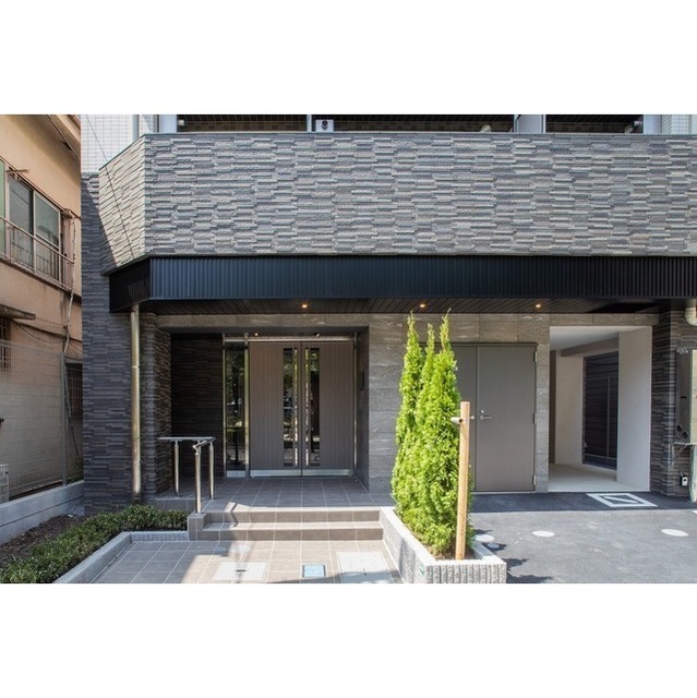 19/30 エントランス