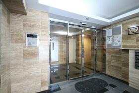 16/19 エントランス