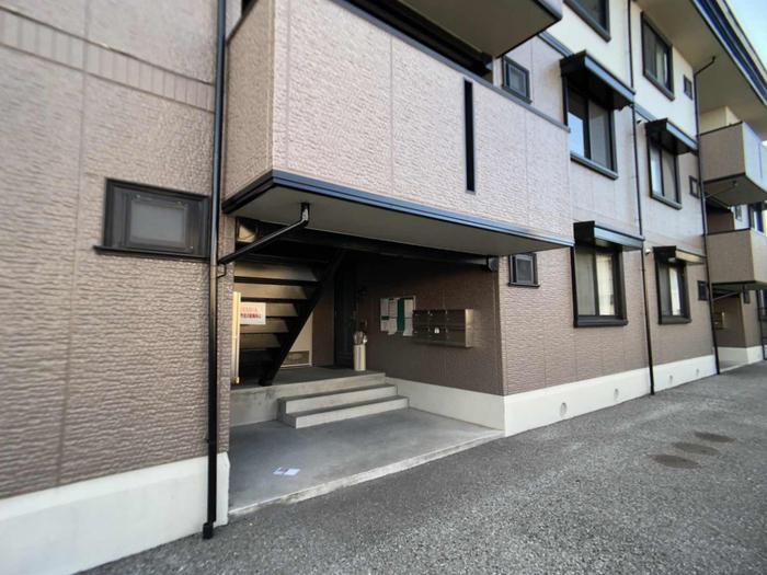 18/19 エントランス