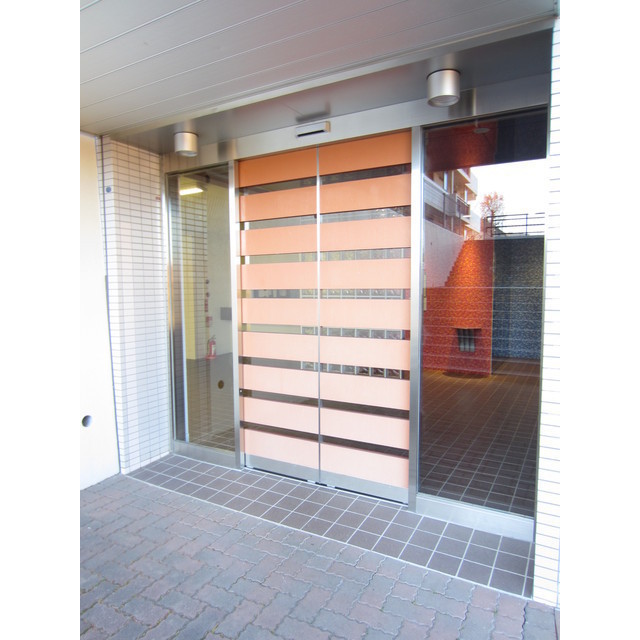 21/30 エントランス