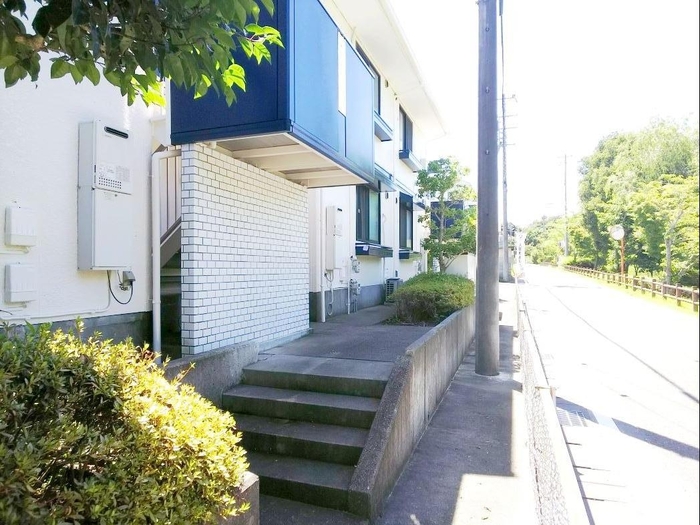 18/23 エントランス