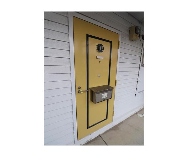 21/28 エントランス