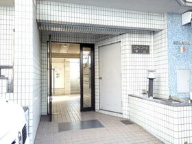 16/20 エントランス