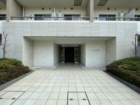 16/16 エントランス