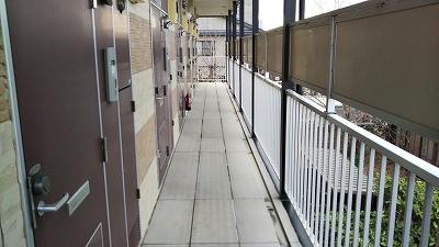 13/18 エントランス