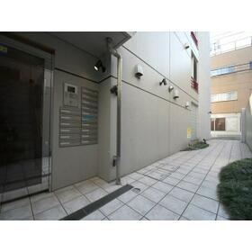 16/16 エントランス