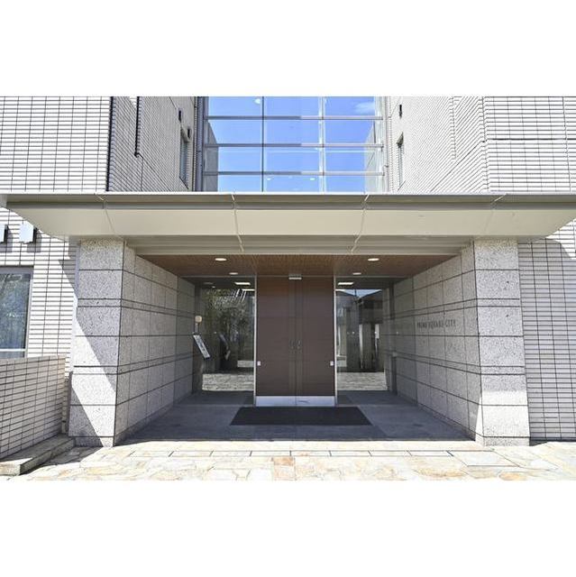 20/23 エントランス