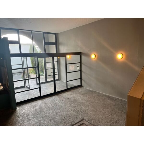 17/27 エントランス