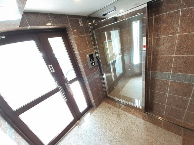 14/20 エントランス