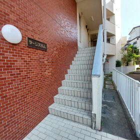 13/13 エントランス