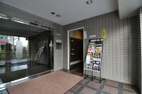 16/16 エントランス