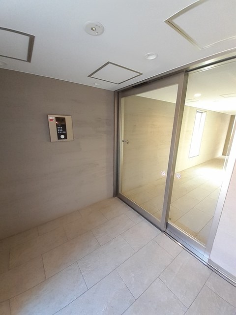 14/20 エントランス