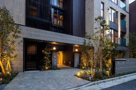 16/16 エントランス