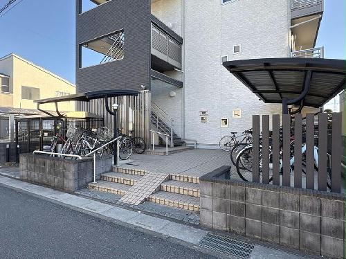 13/16 エントランス