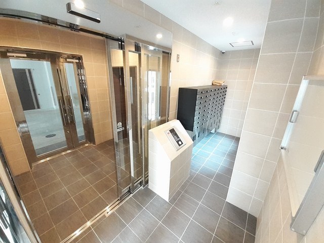 14/20 エントランス