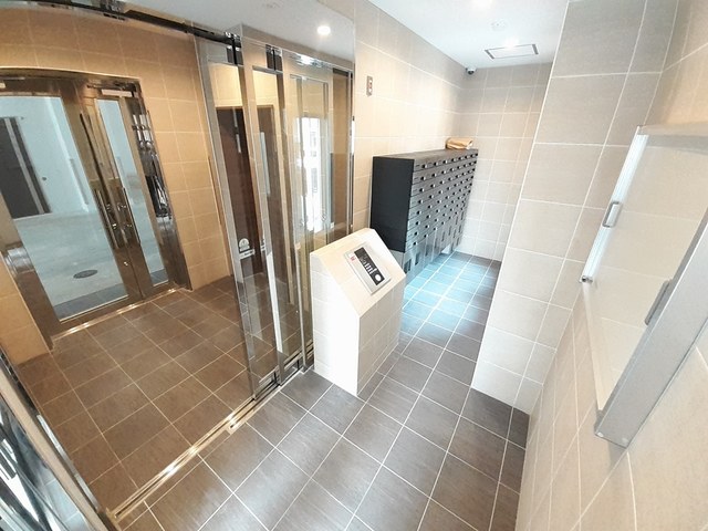 14/20 エントランス