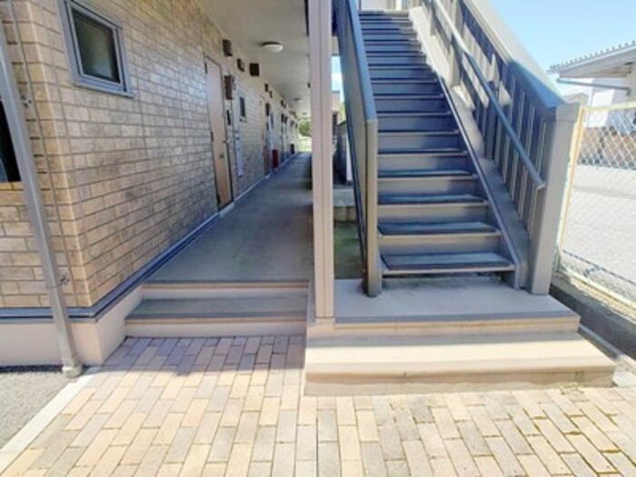 19/27 エントランス