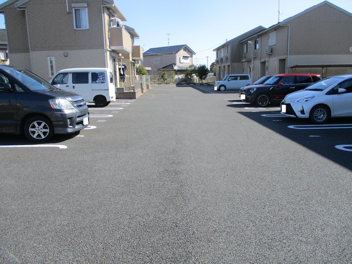 17/17 駐車場