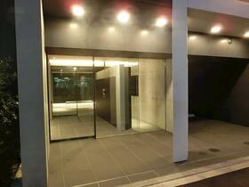 16/16 エントランス