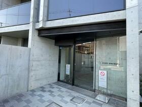 16/16 エントランス