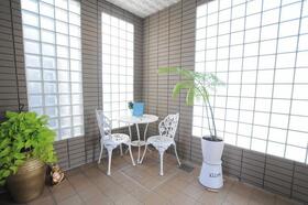 16/16 エントランス