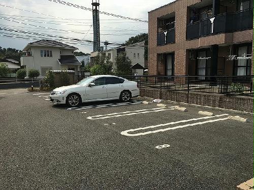 14/14 駐車場