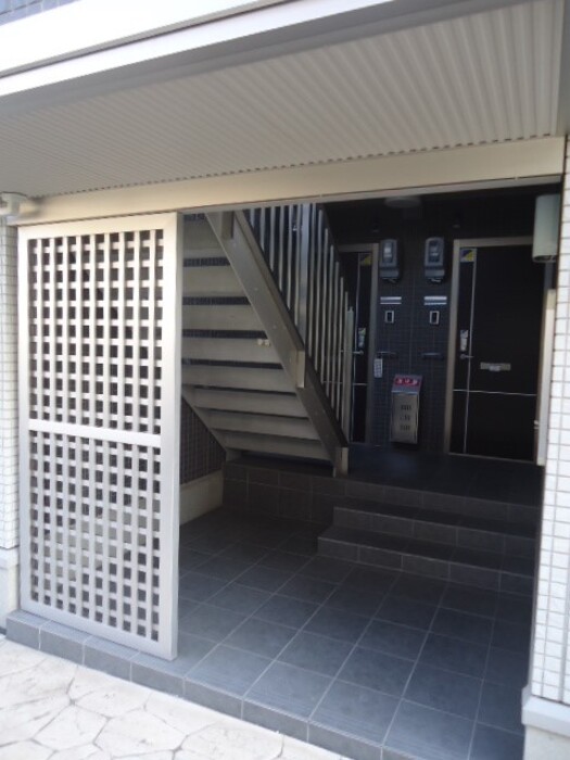 16/17 エントランス