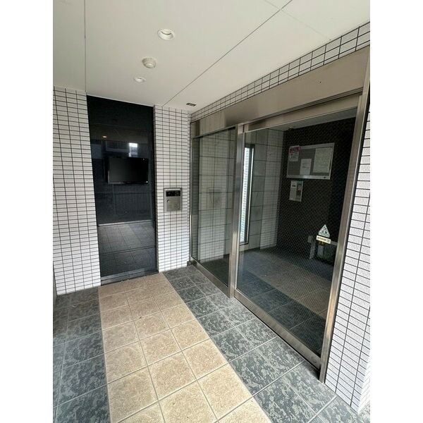 21/25 エントランス