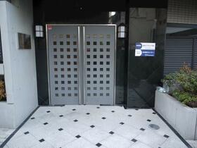 16/16 エントランス