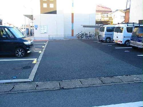14/14 駐車場