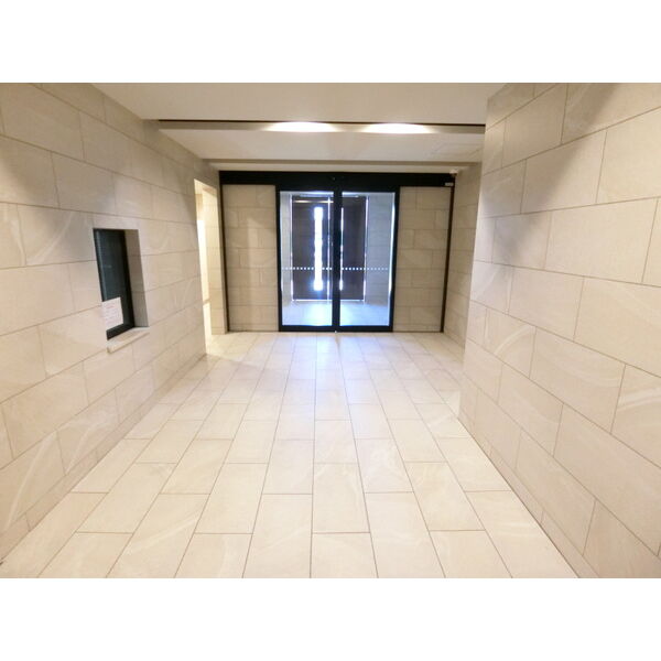 19/20 エントランス