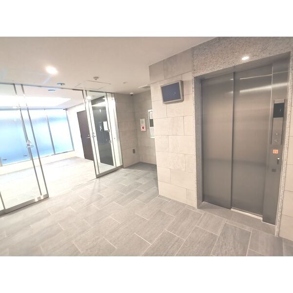 18/23 エントランス