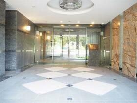 16/16 エントランス