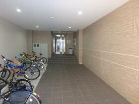 13/17 エントランス