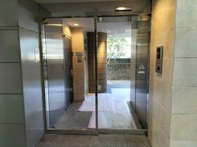 16/16 エントランス