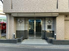 16/23 エントランス