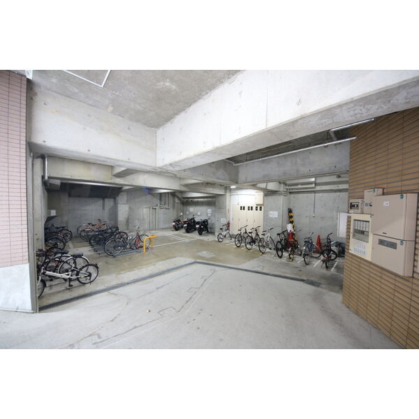 16/25 駐車場