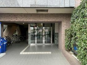 16/16 エントランス