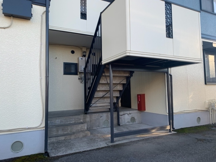 18/27 エントランス