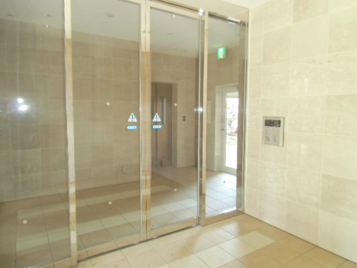 5/5 エントランス