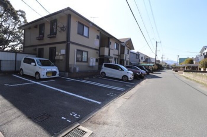 16/16 駐車場