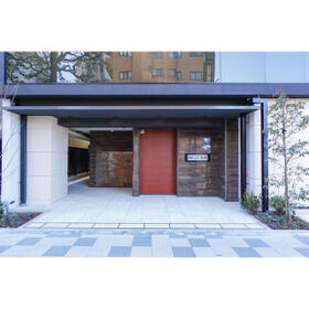 16/19 エントランス