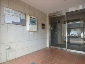 16/19 エントランス