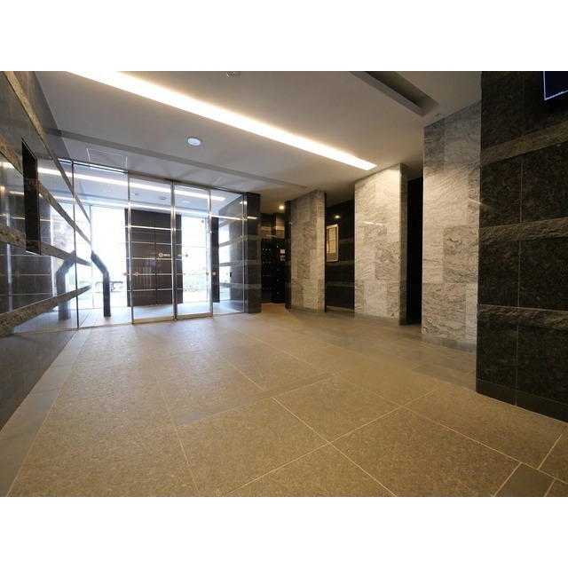 18/28 エントランス