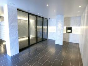 16/17 エントランス