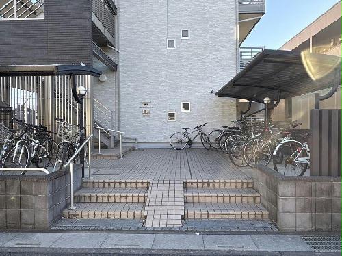 13/15 エントランス