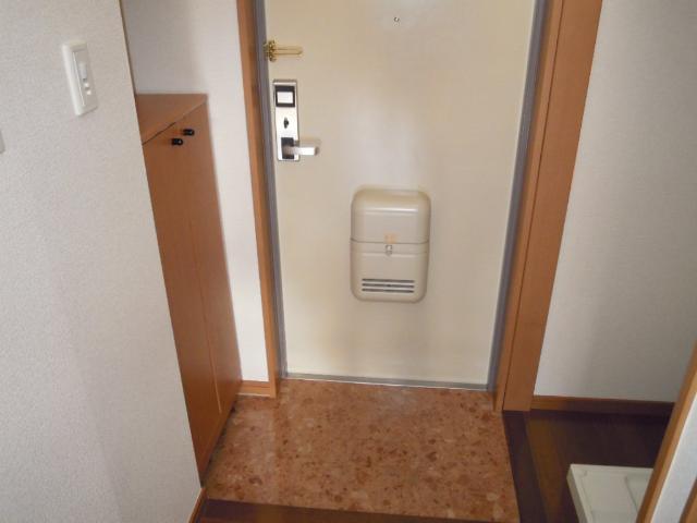 21/27 エントランス