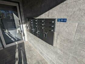 16/23 エントランス