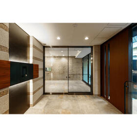 5/5 エントランス