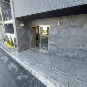 15/15 エントランス